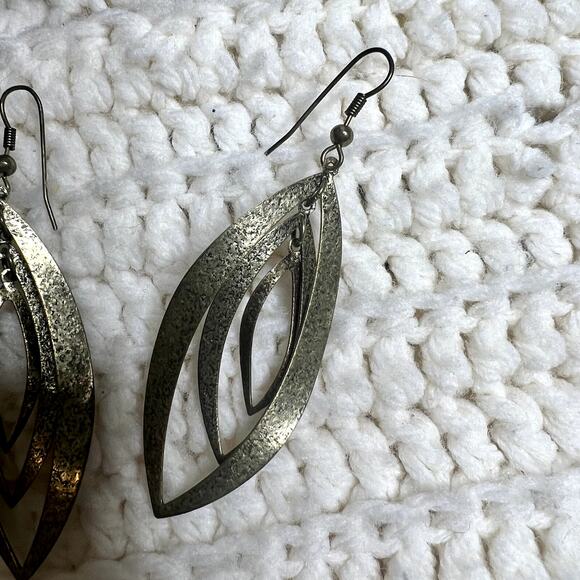VINTAGE Women's Textured Goldtone Layered Fishhook Dangle Earrings Pierced - Picture 3 of 5